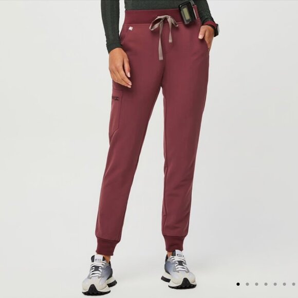Figs Zamora Jogger Scrub Pant XS Petite Burgundy - Picture 1 of 3